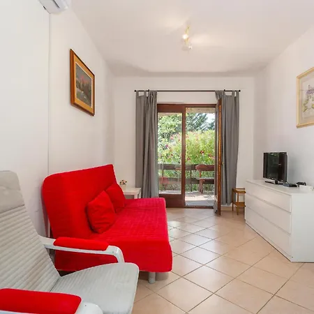 Apartment 2 Bedroom Lovely Apartment In Pinezici