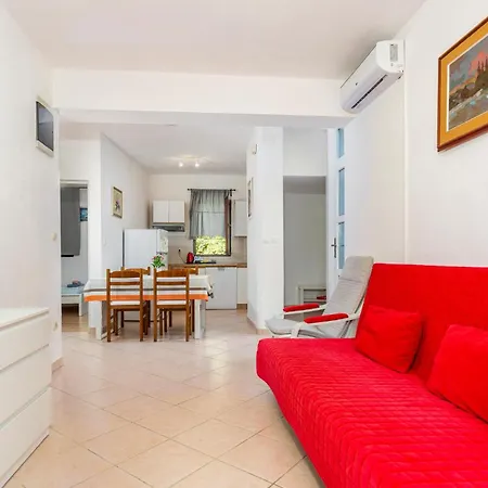 2 Bedroom Lovely Apartment In Pinezici Pinezici (Krk)