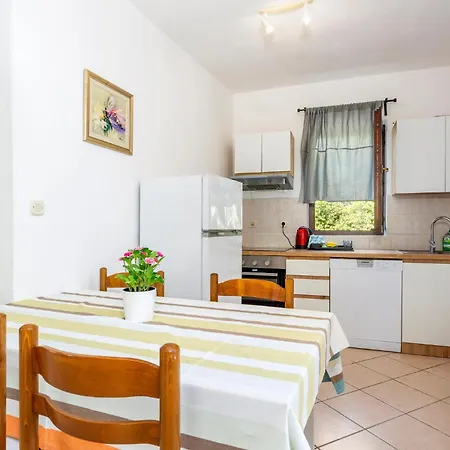 2 Bedroom Lovely Apartment In Pinezici Apartment *
