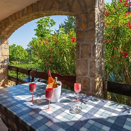 2 Bedroom Lovely Apartment In Pinezici *