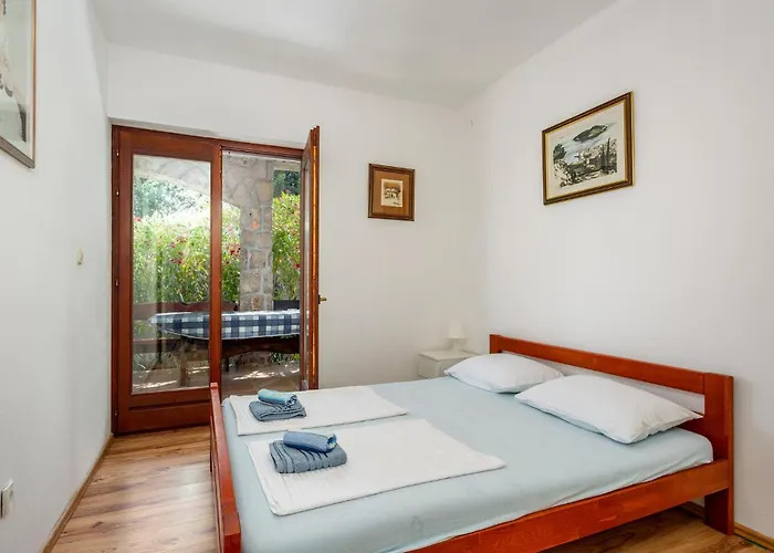 2 Bedroom Lovely Apartment In Pinezici Apartman