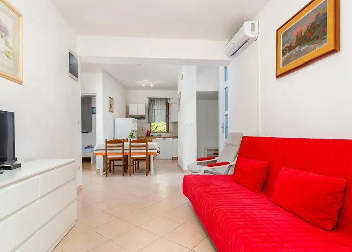 2 Bedroom Lovely Apartment In Pinezici Pinezici (Krk)