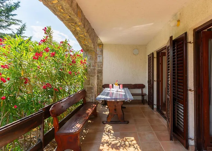 Apartman 2 Bedroom Lovely Apartment In Pinezici Pinezici (Krk)