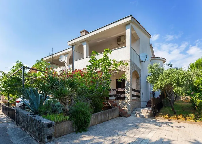 2 Bedroom Lovely Apartment In Pinezici *