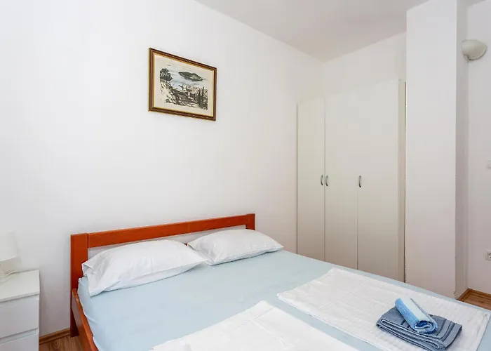 2 Bedroom Lovely Apartment In Pinezici
