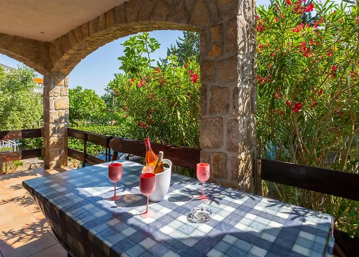 2 Bedroom Lovely Apartment In Pinezici *