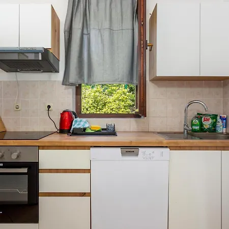 Apartman 2 Bedroom Lovely Apartment In Pinezici