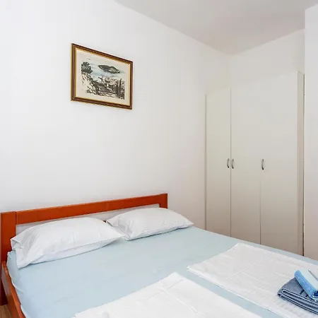 2 Bedroom Lovely Apartment In Pinezici
